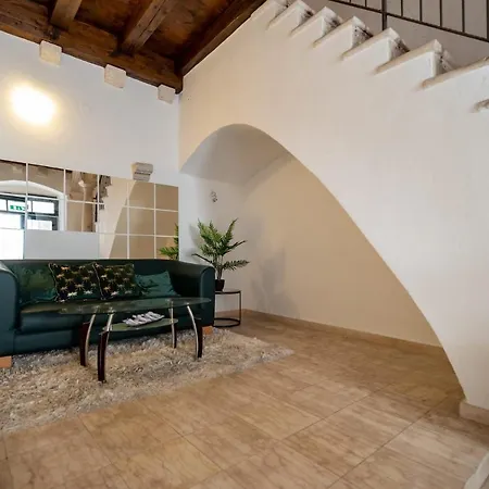 Ivo Apartment *